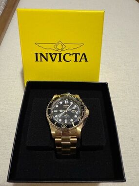 Invicta Gold and Black Men's Dive Watch with Bracelet QUARTZ 43mm 30026